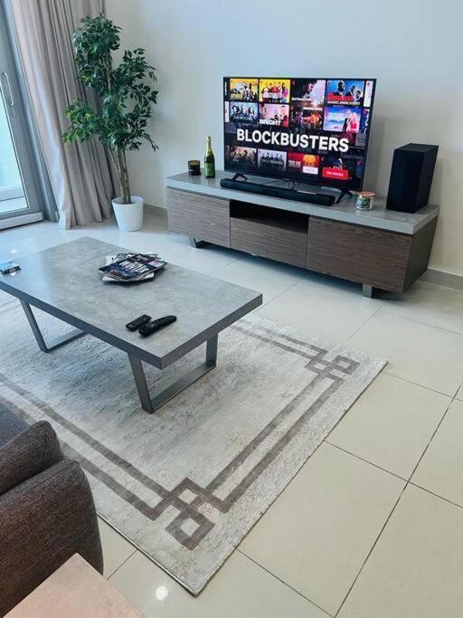 1 Bed Apartment With Sea View, Pool, Gym & Free Parking In Dubai Marina Esterno foto