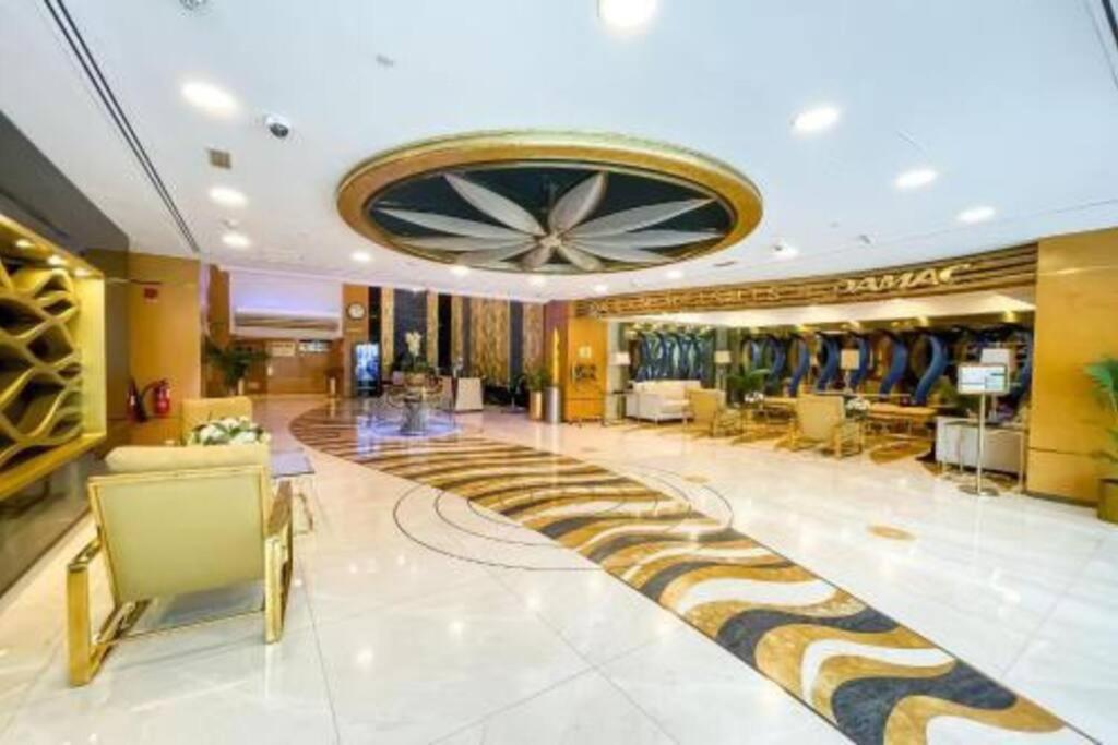1 Bed Apartment With Sea View, Pool, Gym & Free Parking In Dubai Marina Esterno foto