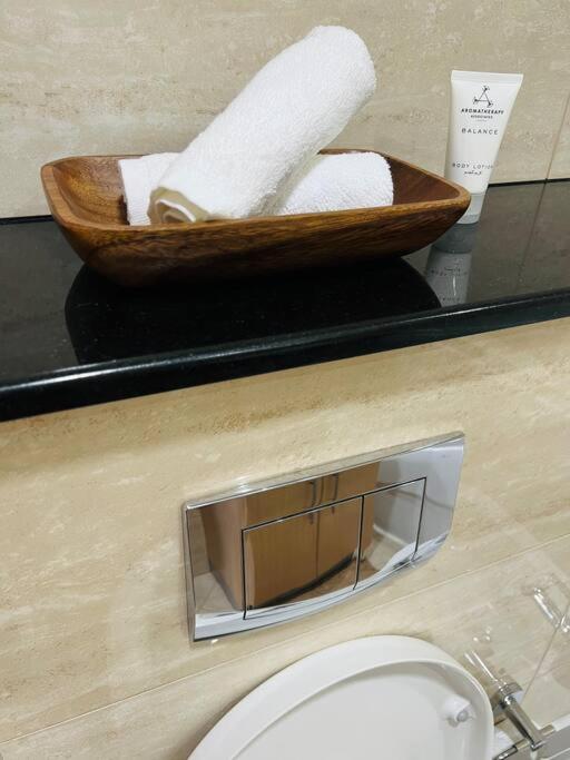 1 Bed Apartment With Sea View, Pool, Gym & Free Parking In Dubai Marina Esterno foto