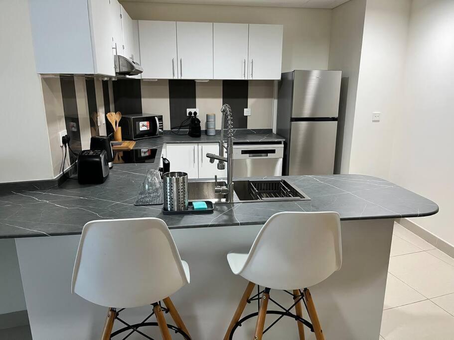 1 Bed Apartment With Sea View, Pool, Gym & Free Parking In Dubai Marina Esterno foto